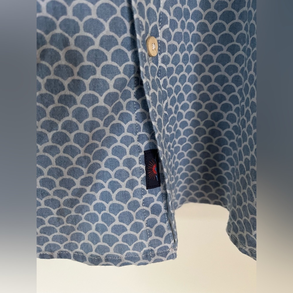 NWT Men’s Faherty Short-Sleeve Stretch Playa Shirt Fishscale Redux print XL blue - Picture 6 of 9